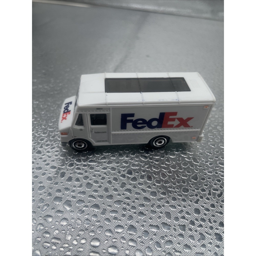 FedEx Matchbox Delivery Truck White/Purple/Orange 1:64